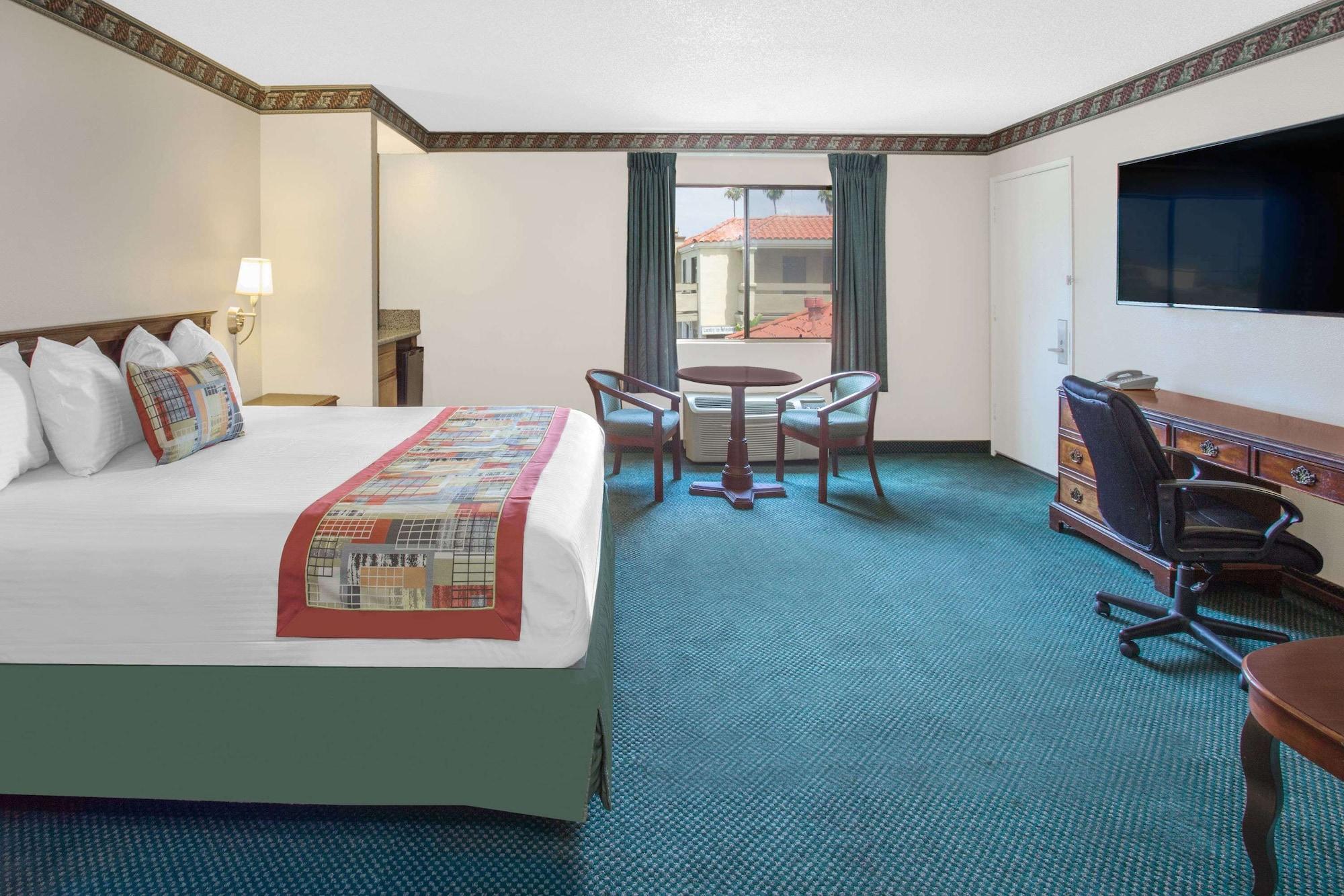 ทราเวลลอดจ์ คอสตา เมซา นิวพอร์ต บีช ฮาซิเอนดา Hotel คอสตาเมซา ภายนอก รูปภาพ
