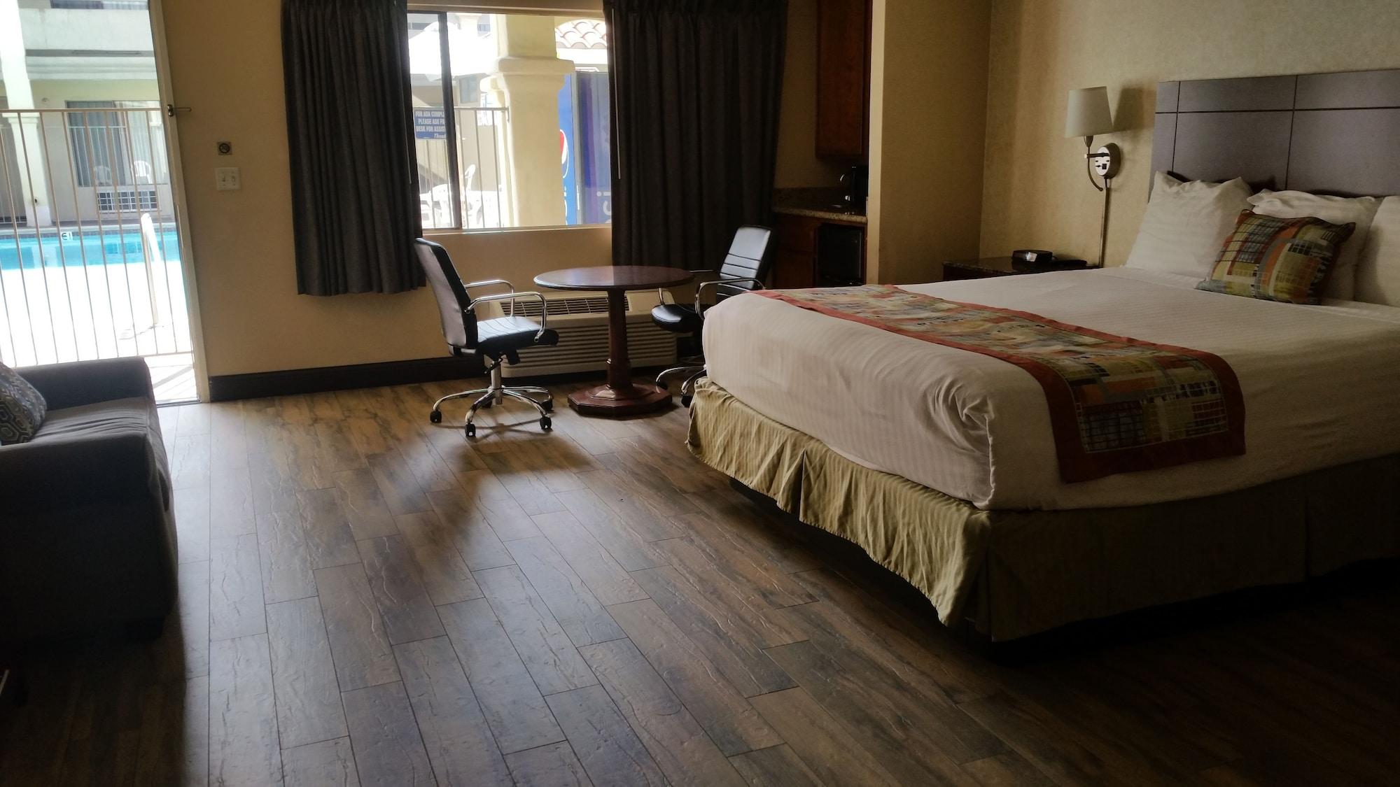 ทราเวลลอดจ์ คอสตา เมซา นิวพอร์ต บีช ฮาซิเอนดา Hotel คอสตาเมซา ภายนอก รูปภาพ
