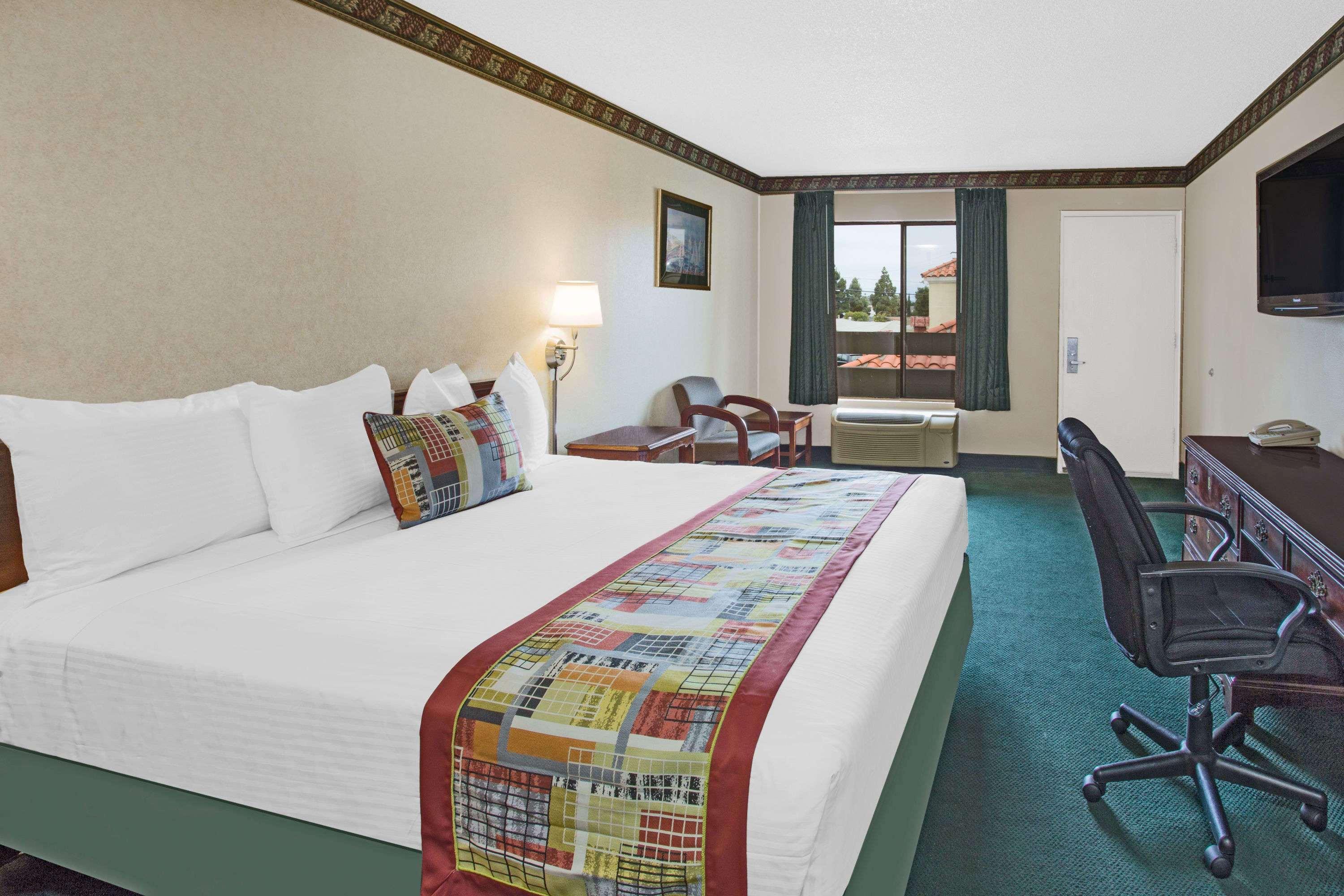 ทราเวลลอดจ์ คอสตา เมซา นิวพอร์ต บีช ฮาซิเอนดา Hotel คอสตาเมซา ภายนอก รูปภาพ
