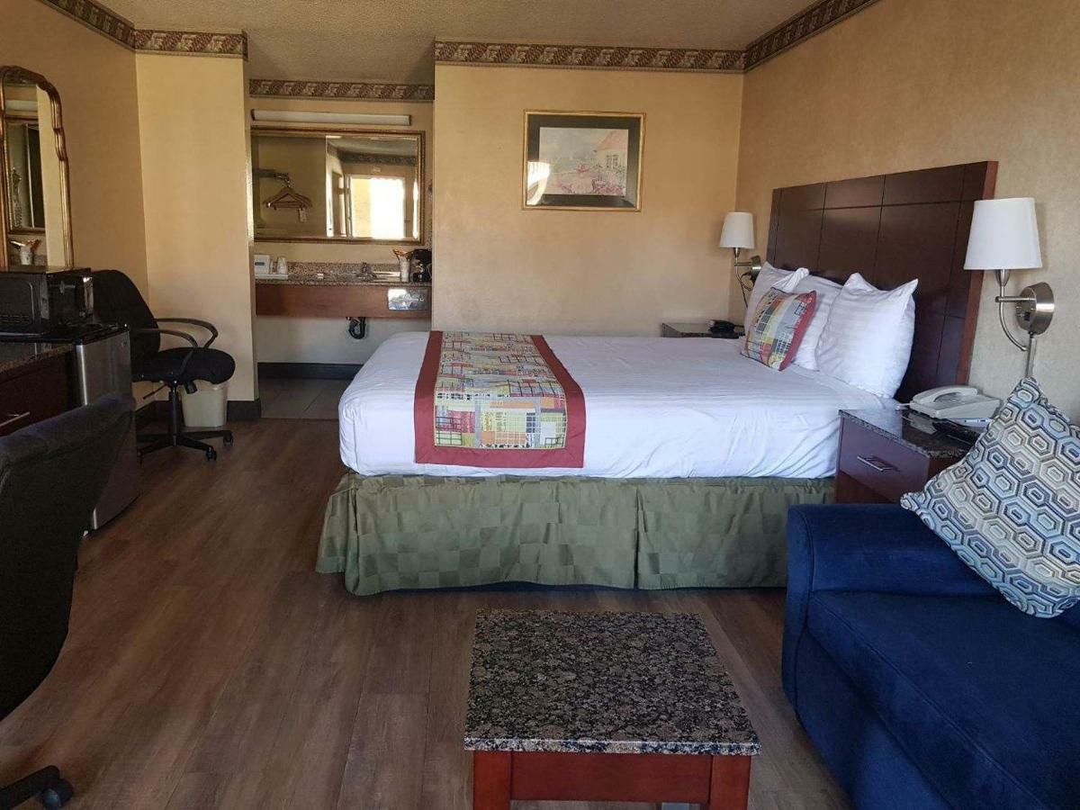 ทราเวลลอดจ์ คอสตา เมซา นิวพอร์ต บีช ฮาซิเอนดา Hotel คอสตาเมซา ภายนอก รูปภาพ